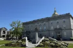 An image of the New Hampshire State House complex in spring.