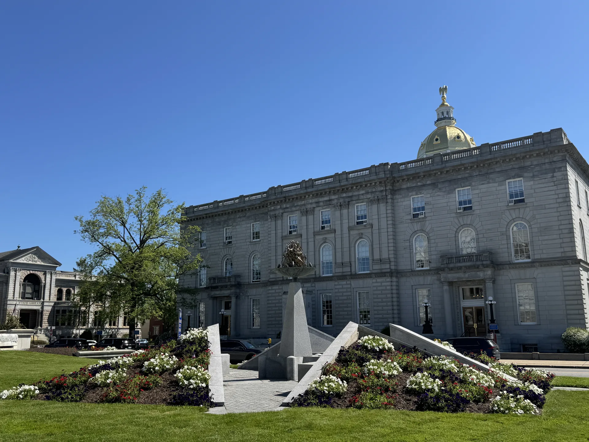 An image of the New Hampshire State House complex in spring.